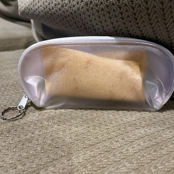 Hello Kitty holographic sunglass eyeglass case zipper and key ring brand new - Picture 4 of 6